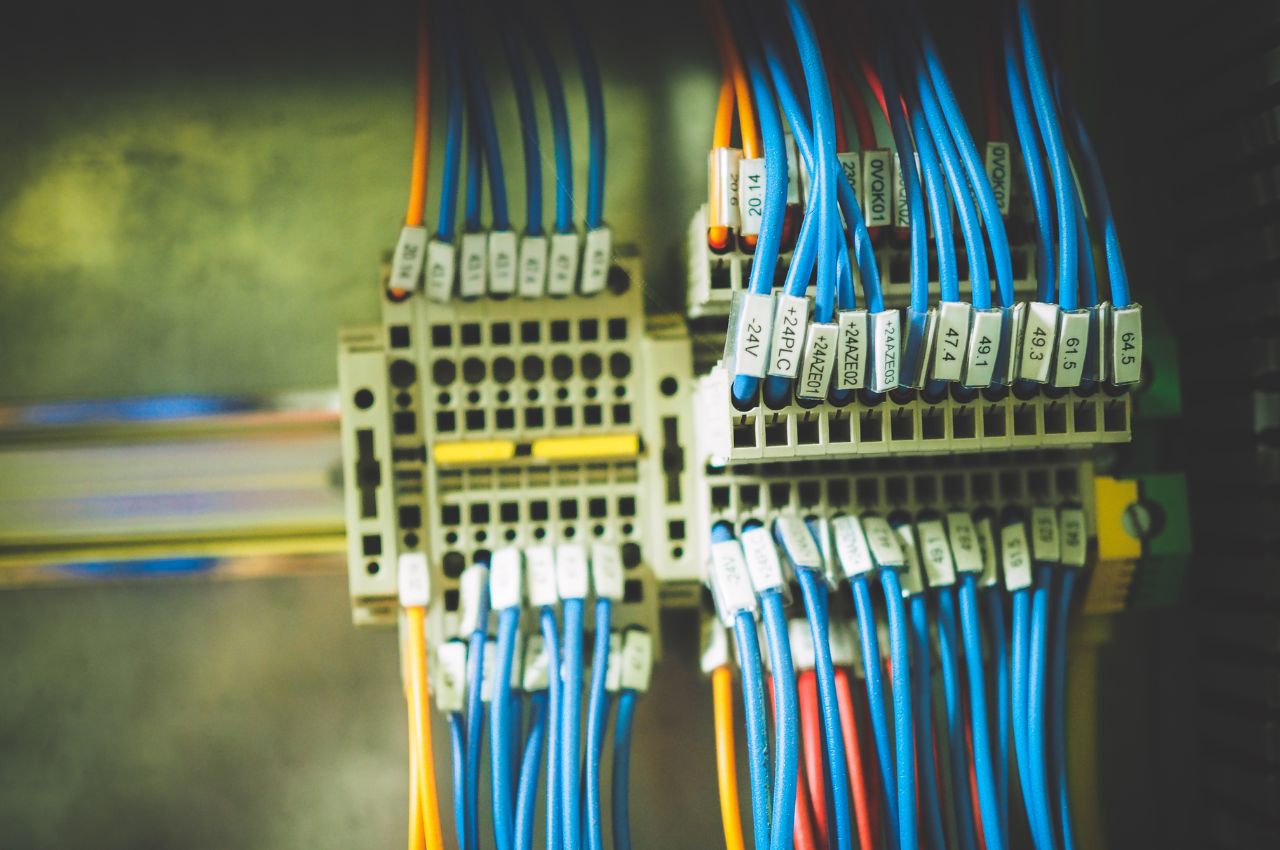 Sterowniki PLC a Przemysł 4.0 – Co powinien umieć nowoczesny system?